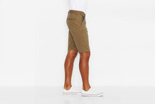 Load image into Gallery viewer, Levi&#39;s Commuter 504 Regular Straight Shorts